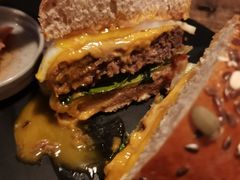 -HIGH FIVE哈福手工汉堡(桂林路店)