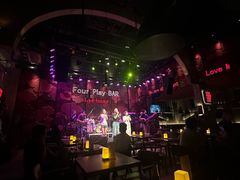-FOUR PLAY BAR