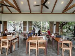 -Chom Cafe and Restaurant