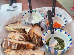 三种酱配酸面包-Mesa Madre梅萨妈妈·Bintana(国贸店)