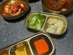 -草家酱蟹炭火烤肉店(珲春南路二店)