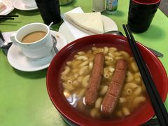 通粉配肠仔-胜利茶餐室