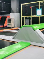 -蹦贝运动中心·蹦床·攀岩·闯关(龙岗店)