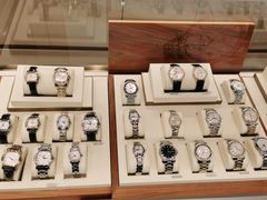 -亨吉利世界名表中心(砂之船奥莱店)