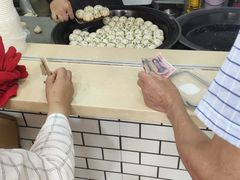 刚出锅的生煎-许记生煎(遵义路店)