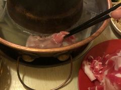-洞庭洲·防空洞火锅·烧烤·铜锅涮肉(新百广场店)