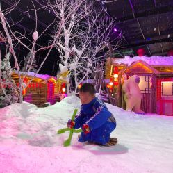 -圣名游乐城冰雪大世界