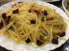 酸辣土豆丝-哈尔滨风味小吃东北菜(五角场店)