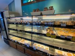 面包甜点陈列柜-蜂蝶来饼店(拱北总店)