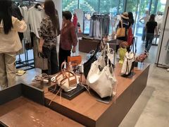 -URBAN REVIVO(上海中庚漫游城店)