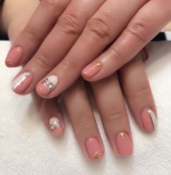 -进巍美甲美睫店