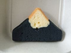 小山丘竹炭磅蛋糕-研途咖啡馆(健康路店)