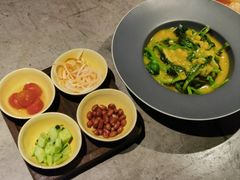 豌豆黄浸豌豆尖-半山腰·云南菜(侨福芳草地店)