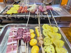 -哈尔滨小酒馆·鲜肉现穿自助烧烤(康新花园店)