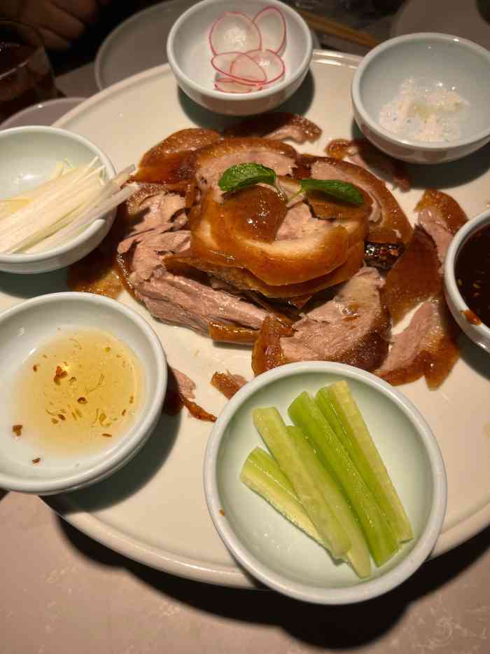 额娘春饼·烤鸭(公元时代店)-"和同事今天来额娘吃饭,迎宾将我们带到