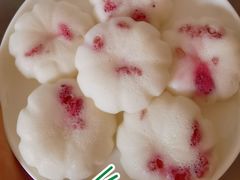 白色恋人糯米糕-必点海鲜·海肠捞饭·鲅鱼水饺(滨江道店)