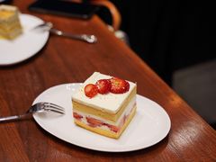 草莓小方-black rainbow coffee
