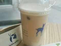 小陨石大红袍牛乳-瑞幸咖啡(东直门枢纽店)