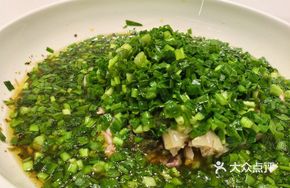 Stir-Fried Rabbit with Leek and Chili
