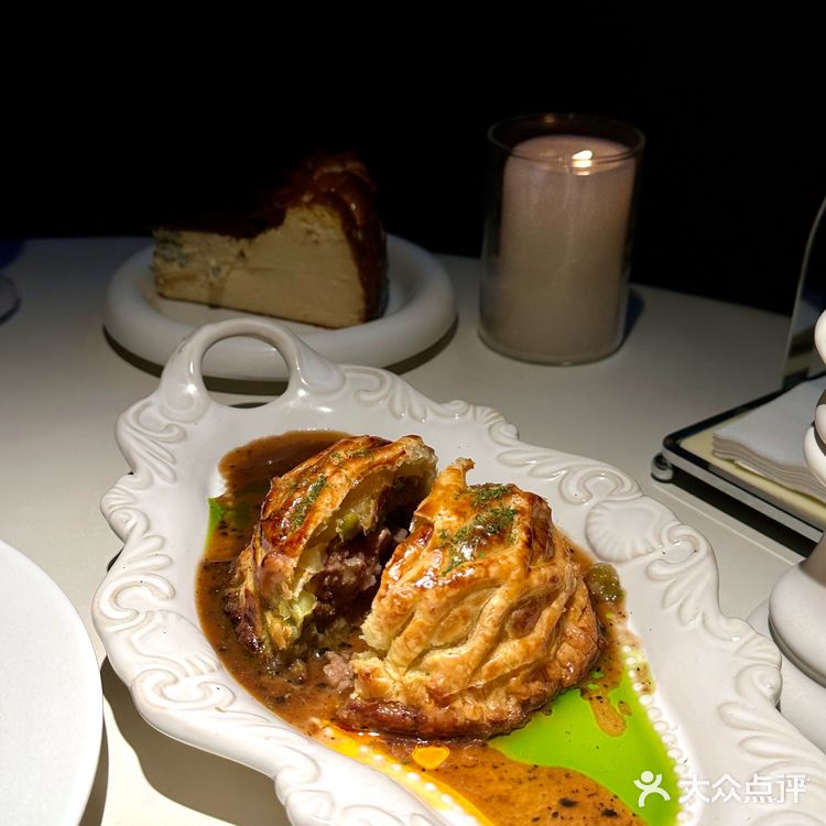 文艺又高雅 | 窗外是老电车,窗内是西餐厅