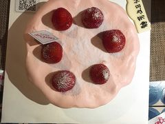 草莓云朵奶昔-可丽可丽·生日蛋糕·下午茶(厦门鹭港店)