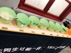 自助调料区-超越炭火牛蛙火锅鸡(河东店)