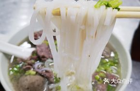 Beef and Beef tendon meatballs with rice noodles