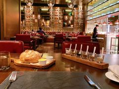大堂-恰餐厅及酒吧 CHAR Bar & Grill (北京丽都皇冠假日店)