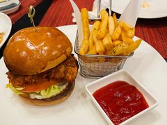 美式汉堡套餐-WOLFGANG PUCK KITCHEN & BAR(迪士尼小镇店)