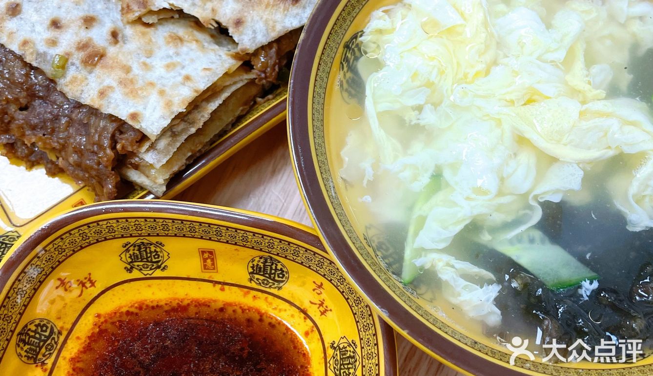 肉饼｜这个皮薄馅大的肉瀑布，谁还没来吃！！！