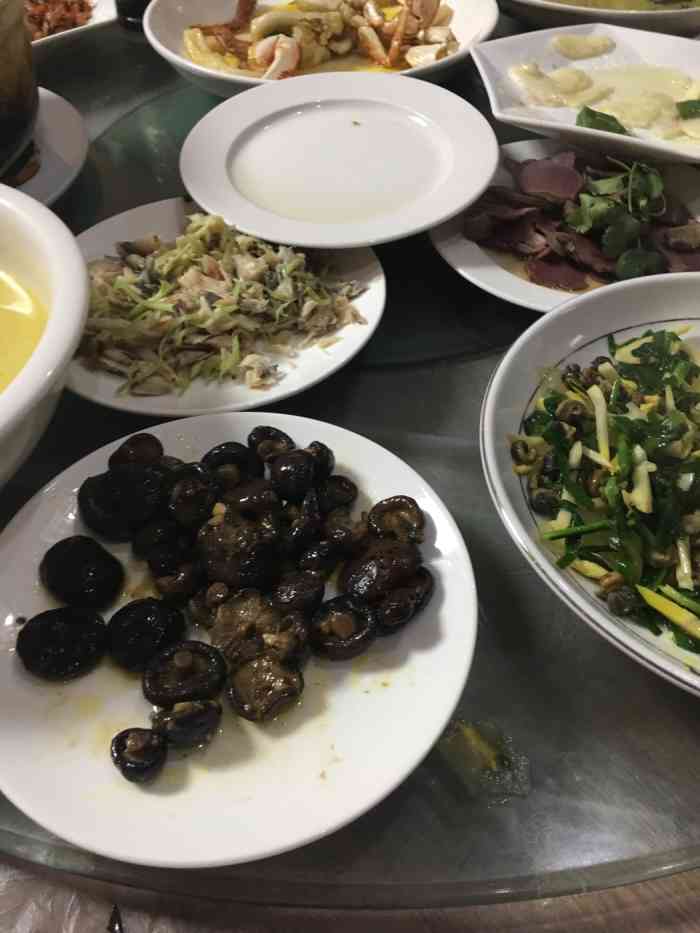 春香阁酒楼-"这家店刚开张 那个排队的人 超多,我们买.