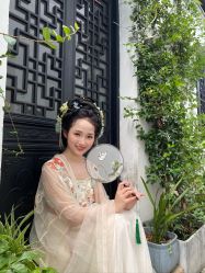 -一揽芳华汉服旗袍体验馆(拙政园店)