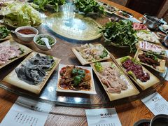 -周老三跷脚牛肉·全牛火锅(非遗传承店)