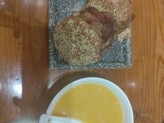 -老天桥酱肉烧饼夹肘子(天桥店)