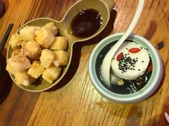 -野山舂·贵州现舂酸汤火锅(鸿通城店)