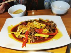 -大众跷脚牛肉馆·非遗传承单位(峨眉山店)