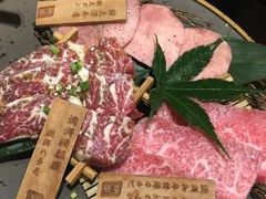 -山川小町·极番烧肉(新地假日广场店)