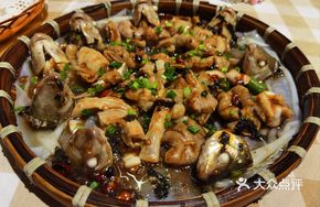 Special Bamboo Basket Steamed River Intestine with Pork Ribs