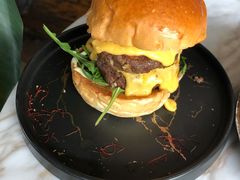 生菜牛肉培根汉堡-the rug 飞毯 (朝阳公园店)