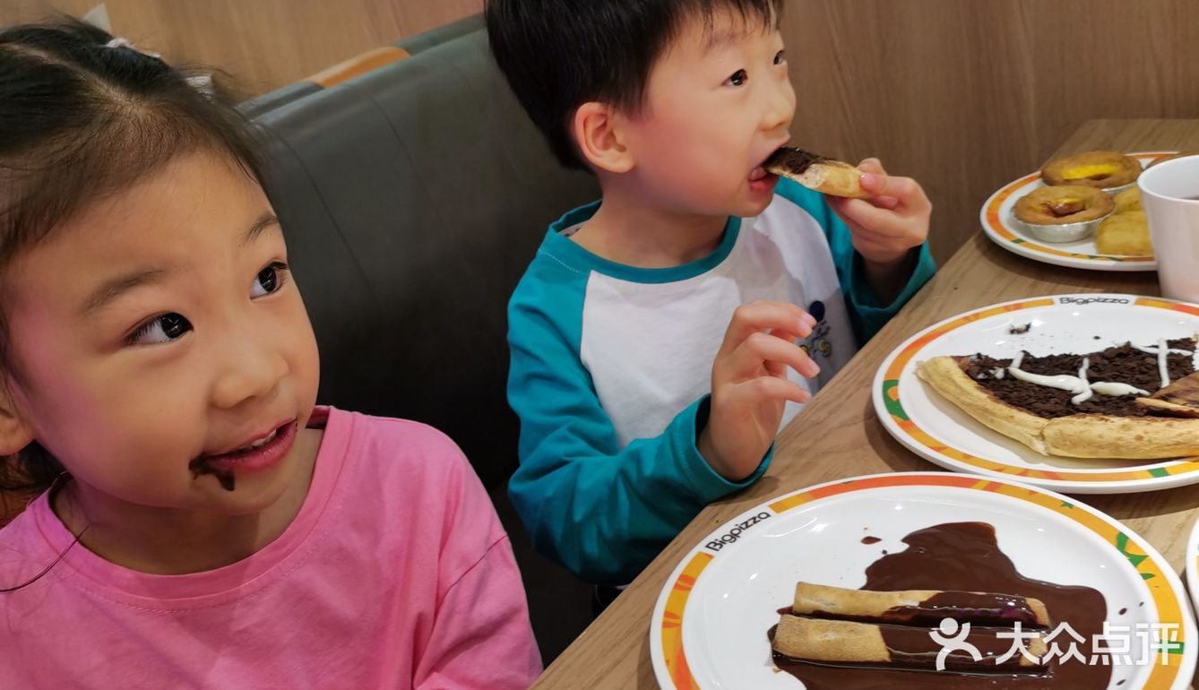 餐后孩子们依依不舍的离开了，约好下次还来吃
