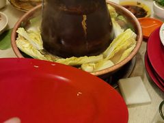 -洞庭洲·防空洞火锅·烧烤·铜锅涮肉(新百广场店)