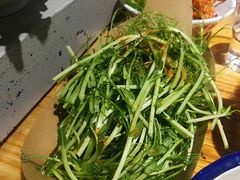 鲜剪嫩豆苗-么肆烤肉·中式自助·烤肉大排档(街道口季佳PAI店)