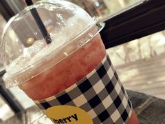 -莓园冰淇淋店