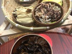 -老街烧烤大排档·地道湖北菜·龙虾馆(汉口火车站店)