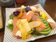 烟熏三文鱼牛油果沙拉-haxnbauer海森堡德国餐厅(深圳coco店)