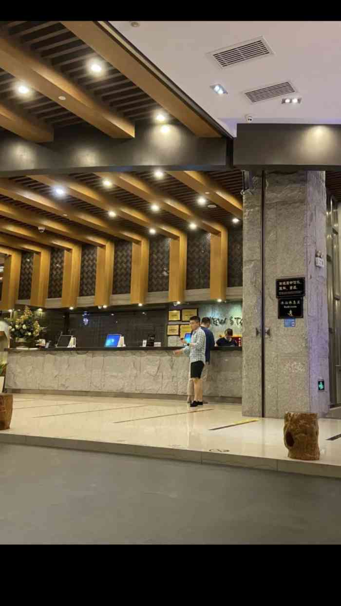 纽斯桑拿会所(天山店)-"经常去,2楼吃的有点贵,还能接受.