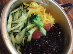 炸酱面-百年石锅饭·朝鲜族传统民餐