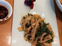 裙边拌枸杞苗-小土豆北方菜馆(方庄店)