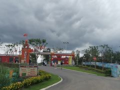 百花谷停车场进来就看到了-即刻反应应急安全体验基地