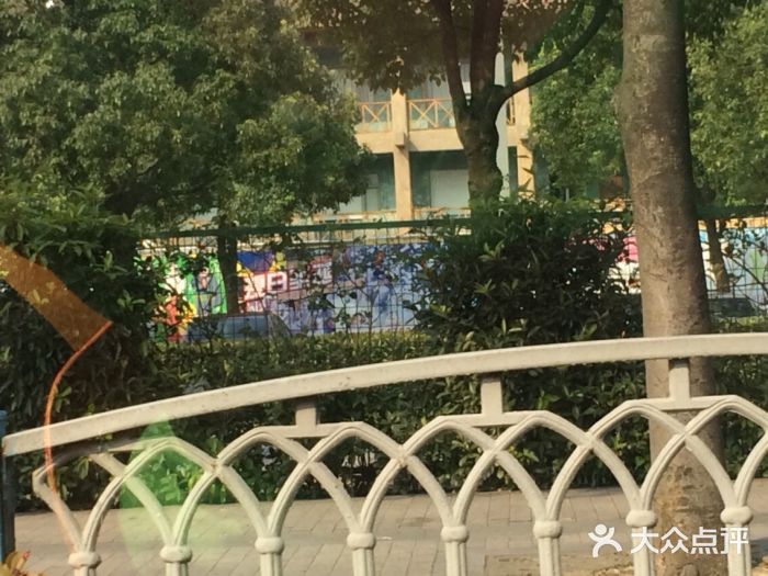 热带风暴水上乐园停车场，有位子但说满了不让进了图片